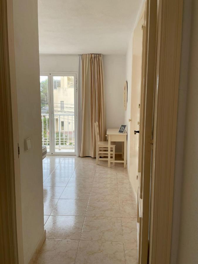Apartamentos Torres Cardona Cala Llonga  Buitenkant foto