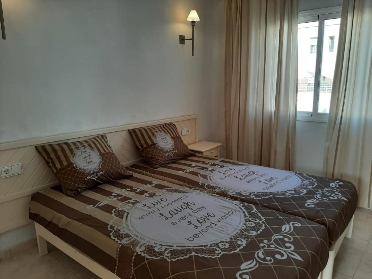 Apartamentos Torres Cardona Cala Llonga  Buitenkant foto
