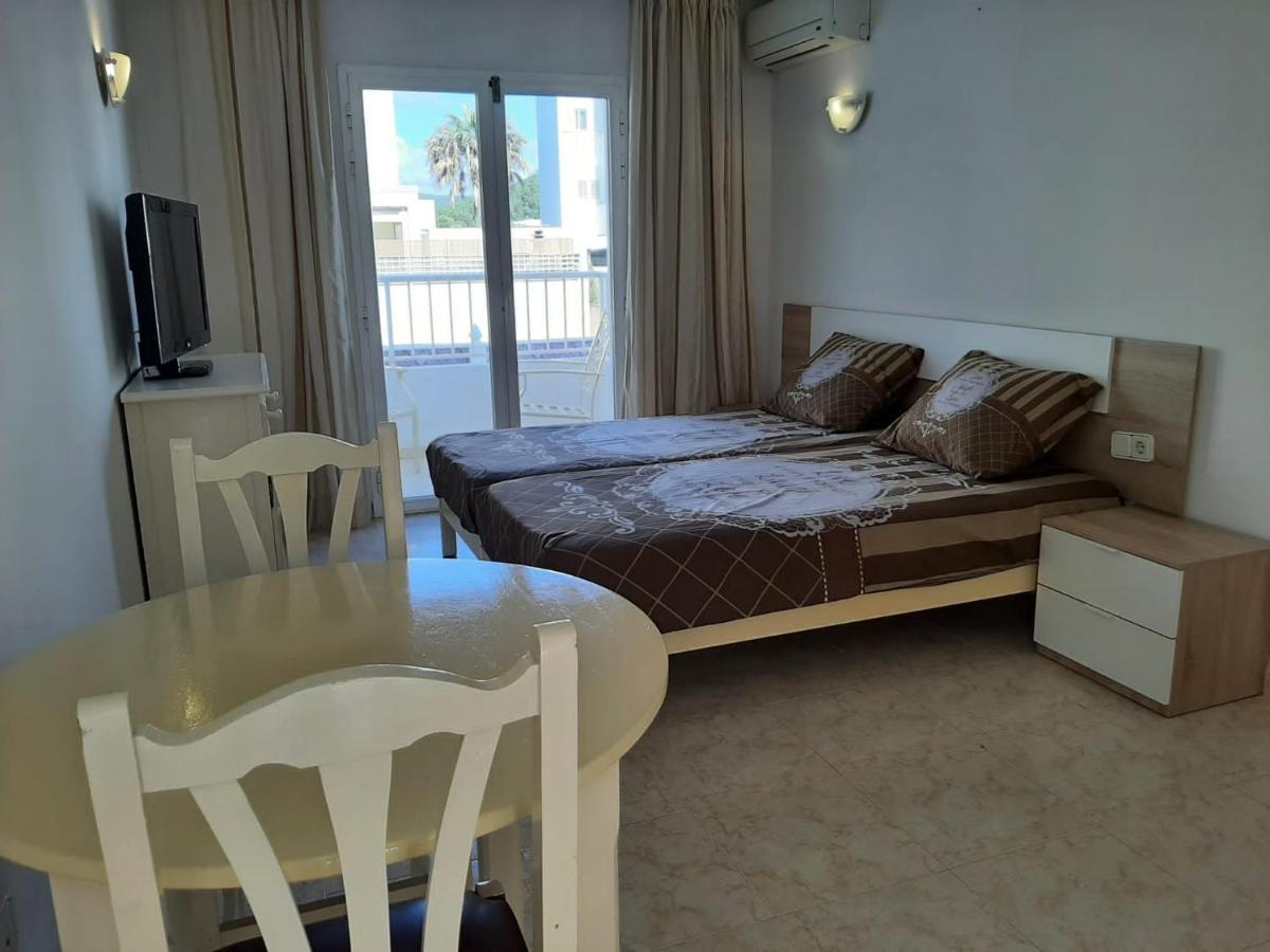 Apartamentos Torres Cardona Cala Llonga  Buitenkant foto
